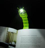 Připínací lampička na knihu Flexilight Bookworm Green