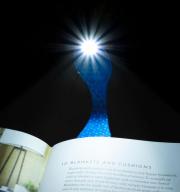 Připínací lampička na knihu Flexilight Blue
